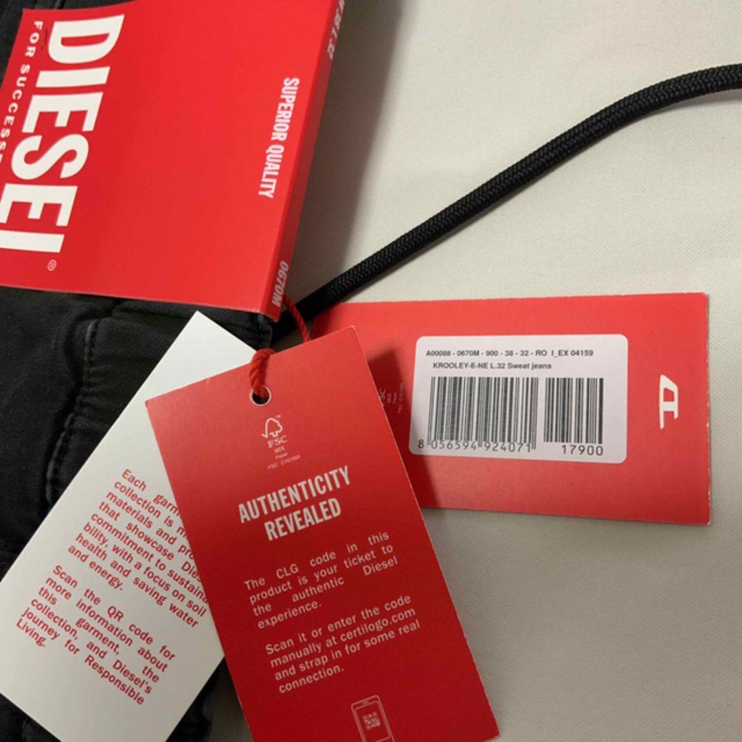 DIESEL - 洗練されたデザイン DIESEL JOGGJEANS W38L32 新モデル DIESEL - 洗練されたデザイン DIESEL JOGGJEANS W38L32 新モデル