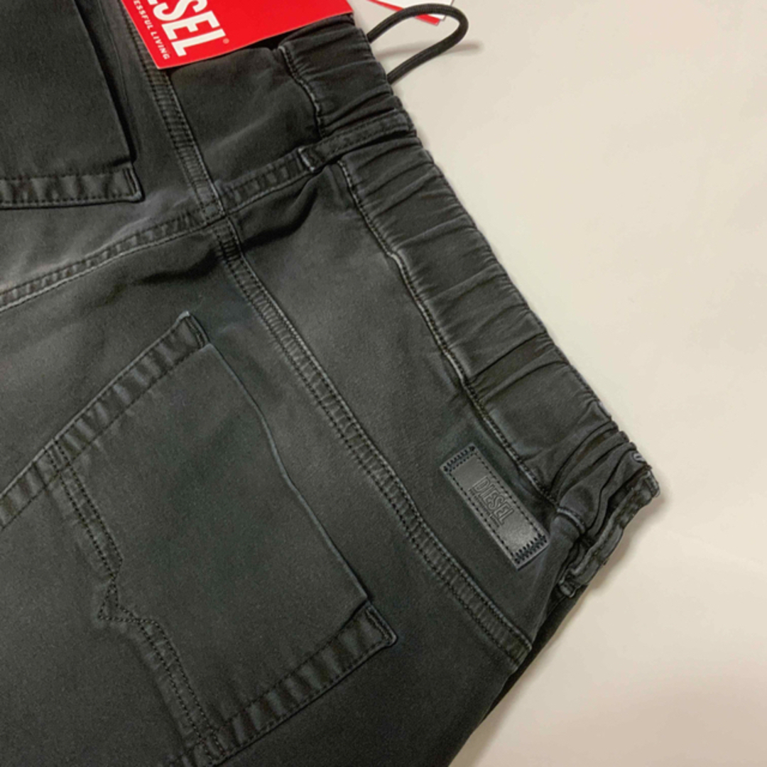 DIESEL(ディーゼル)の洗練されたデザイン　DIESEL　JOGGJEANS　W38L32　新モデル メンズのパンツ(デニム/ジーンズ)の商品写真