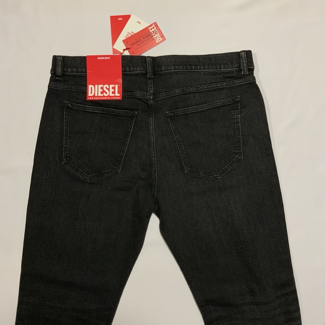 DIESEL(ディーゼル)の2019 D-STRUKT 09B83 Slim Jeans　W38L32 メンズのパンツ(デニム/ジーンズ)の商品写真