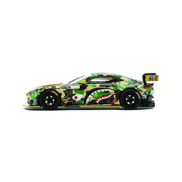 A BATHING APE(アベイシングエイプ)のBAPE ASTON MARTIN GT3 1/64 MODEL CAR2set エンタメ/ホビーのおもちゃ/ぬいぐるみ(ミニカー)の商品写真