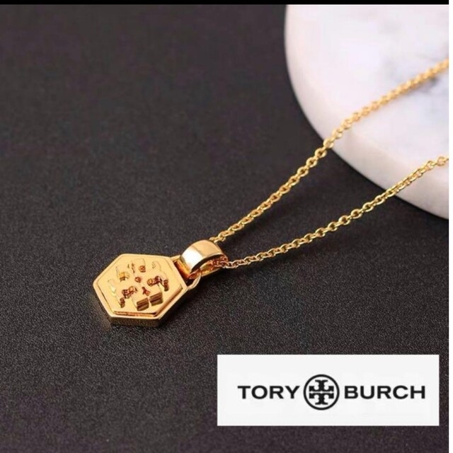 Tory Burch(トリーバーチ)のレオ&ルイ様　Tory Burch ネックレス&ピアス　新品 レディースのアクセサリー(ネックレス)の商品写真