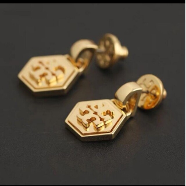 Tory Burch(トリーバーチ)のレオ&ルイ様　Tory Burch ネックレス&ピアス　新品 レディースのアクセサリー(ネックレス)の商品写真