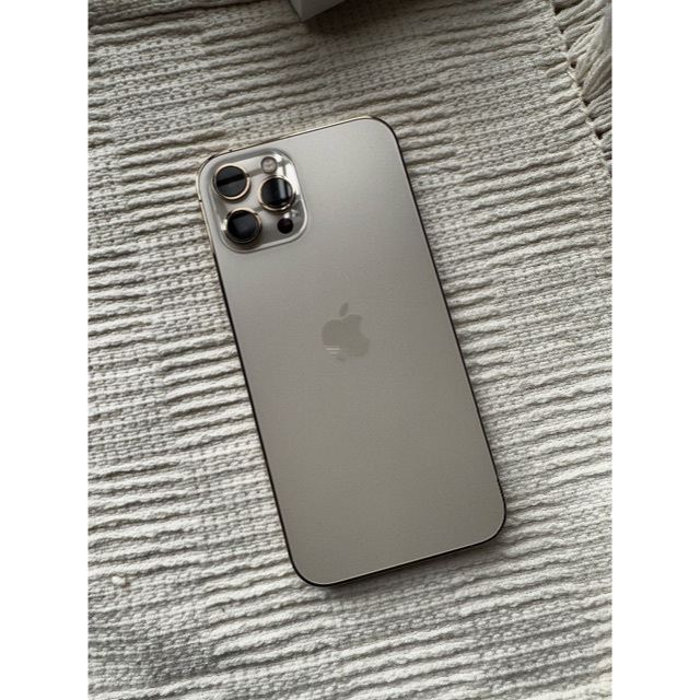 Apple(アップル)のiPhone12 pro Max ゴールド　256GB　SIMフリーモデル スマホ/家電/カメラのスマートフォン/携帯電話(スマートフォン本体)の商品写真