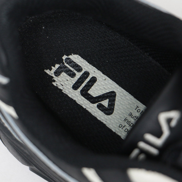 FILA(フィラ)のFILA フィラ emmi エミ 別注 靴 ダットシューズ スニーカー ローカット 22秋冬 ブラック ホワイト 黒 白 25cm BUZZARD 2000 ボリュームソール  スポーツカジュアル 人気 ストリートダンス ヒップホップ トレンド レトロ 【レディース】【中古】 レディースの靴/シューズ(スニーカー)の商品写真