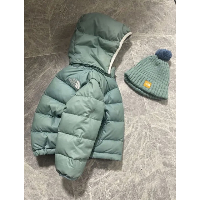 THE NORTH FACE(ザノースフェイス)のノースフェイス　ダウン　80cm ニット帽セット キッズ/ベビー/マタニティのベビー服(~85cm)(ジャケット/コート)の商品写真