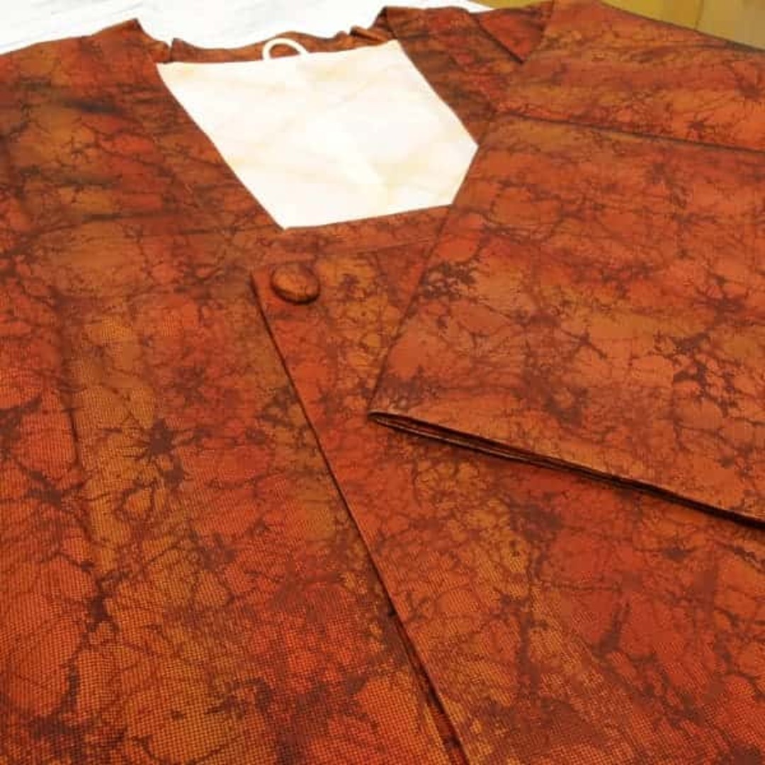 美品『USED』着物用コート 羽織物 道行 赤 黄土色 ひび割れ模様 和装 和服 メンズのジャケット/アウター(ステンカラーコート)の商品写真