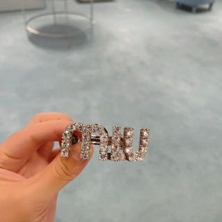 ミュウミュウ ヘアピンの通販 25点 | miumiuのレディースを買うならラクマ