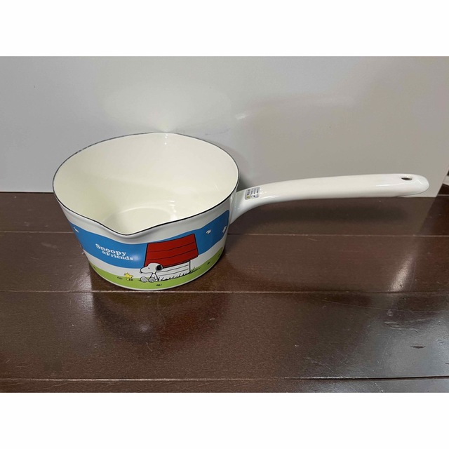 SNOOPY(スヌーピー)のお値下げ不可　新品　スヌーピー　ホーロー鍋　16cm インテリア/住まい/日用品のキッチン/食器(鍋/フライパン)の商品写真