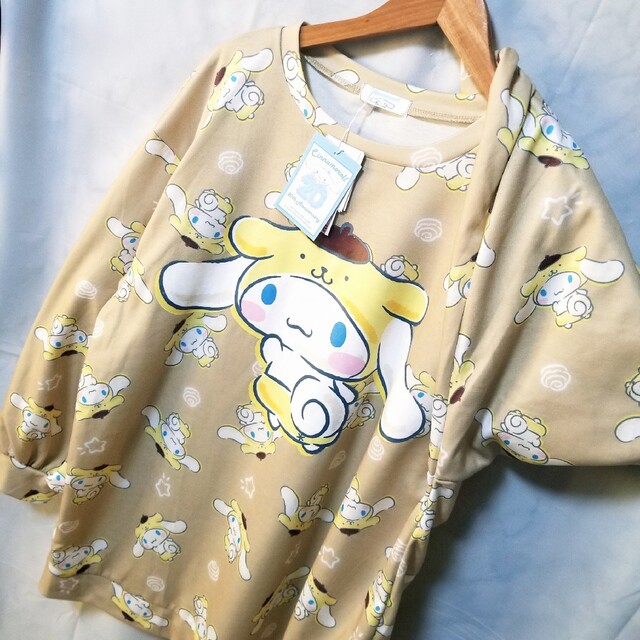 サンリオ(サンリオ)のSANRIO　シナモンロール　ポムポムプリン　新品　トレーナー　4L　中薄橙 レディースのトップス(トレーナー/スウェット)の商品写真