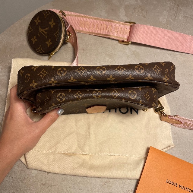 LOUIS VUITTON(ルイヴィトン)のルイヴィトン ミュルティ ポシェット アクセソワール ショルダーバッグ レディースのバッグ(ショルダーバッグ)の商品写真