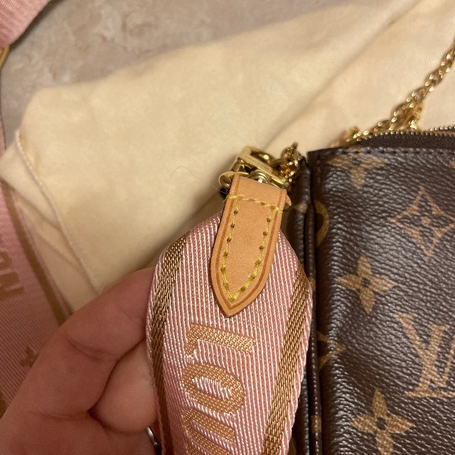 LOUIS VUITTON(ルイヴィトン)のルイヴィトン ミュルティ ポシェット アクセソワール ショルダーバッグ レディースのバッグ(ショルダーバッグ)の商品写真