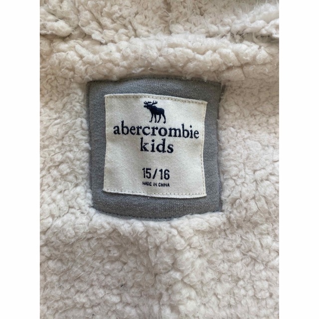 Abercrombie&Fitch(アバクロンビーアンドフィッチ)の美品🌈アバクロキッズ150 トレーナー　グレー キッズ/ベビー/マタニティのキッズ服男の子用(90cm~)(ジャケット/上着)の商品写真