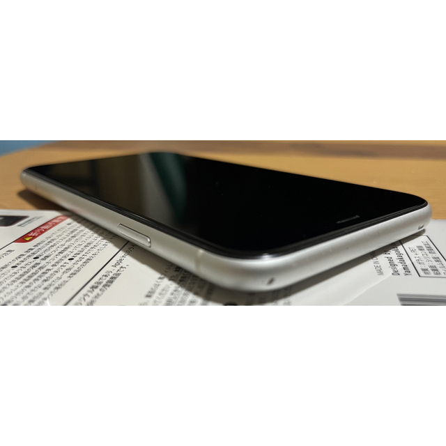 iPhone(アイフォーン)の【中古】iPhone XR 64GB  ホワイトSIMフリー＋付属品（未使用） スマホ/家電/カメラのスマートフォン/携帯電話(スマートフォン本体)の商品写真