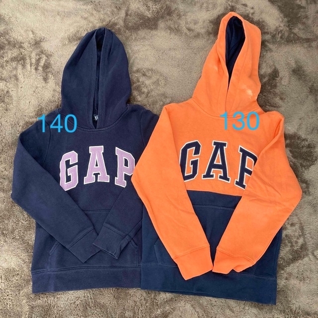 GAP Kids(ギャップキッズ)のGAPkids トレーナー２枚セット　130㎝、140㎝ キッズ/ベビー/マタニティのキッズ服男の子用(90cm~)(Tシャツ/カットソー)の商品写真