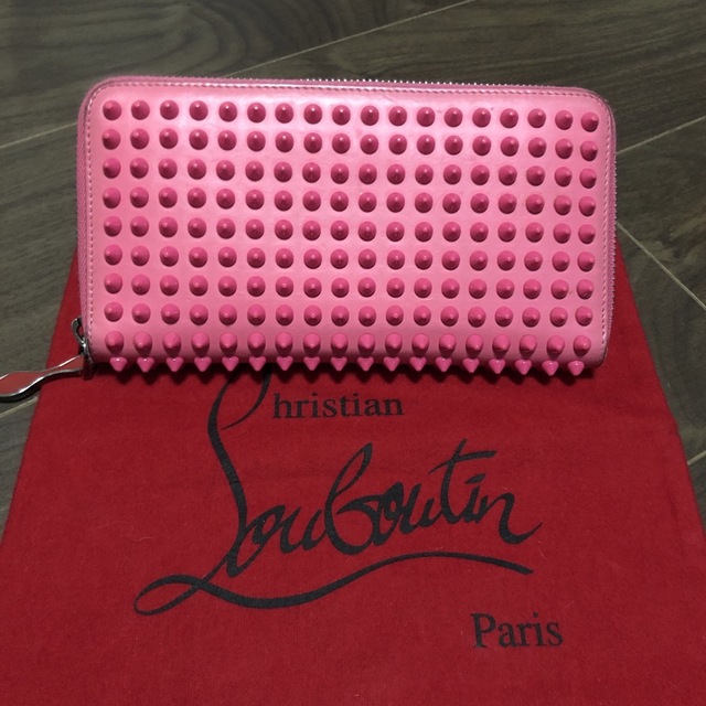 Christian Louboutin(クリスチャンルブタン)のルブタン　長財布 レディースのファッション小物(財布)の商品写真