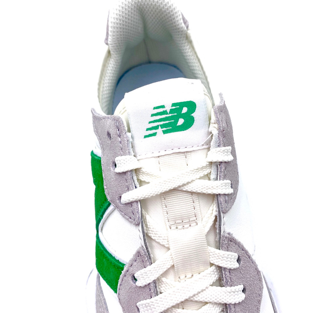 New Balance(ニューバランス)の24.5cm NEW BALANCE ニューバランス WS327LG 新品未使用 レディースの靴/シューズ(スニーカー)の商品写真