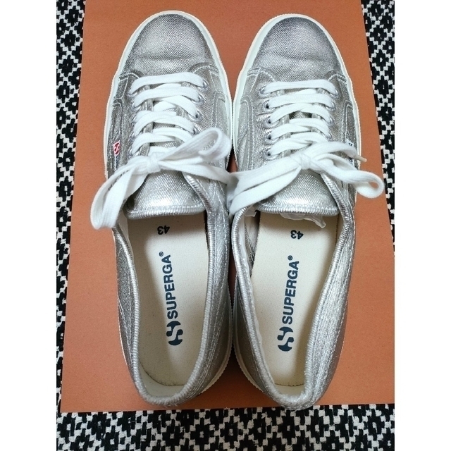 SUPERGA(スペルガ)のSUPERGA　シルバースニーカー　26〜27.5cm メンズの靴/シューズ(スニーカー)の商品写真