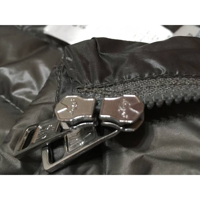 MONCLER(モンクレール)の美品　正規品　MONCLE モンクレールANTHONY GIUBBOTTO 2 メンズのジャケット/アウター(ダウンジャケット)の商品写真