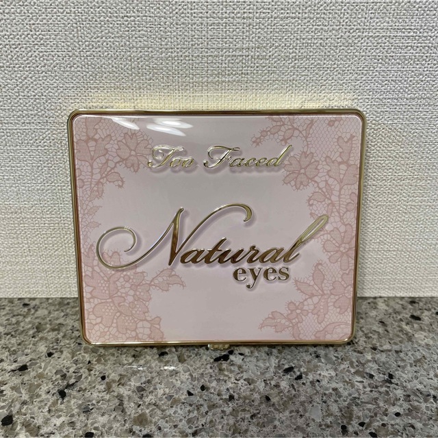 Too Faced(トゥフェイス)のToo Faced ナチュラルアイズニュートラルアイシャドウパレット コスメ/美容のベースメイク/化粧品(アイシャドウ)の商品写真