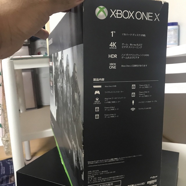 Xbox(エックスボックス)のxbox one X GEARS５版　1TB 中古品 エンタメ/ホビーのゲームソフト/ゲーム機本体(家庭用ゲーム機本体)の商品写真