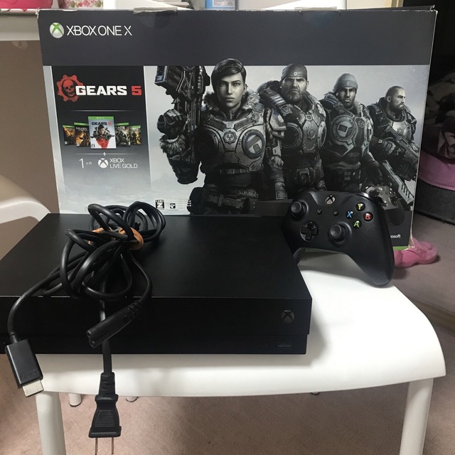 Xbox(エックスボックス)のxbox one X GEARS５版　1TB 中古品 エンタメ/ホビーのゲームソフト/ゲーム機本体(家庭用ゲーム機本体)の商品写真