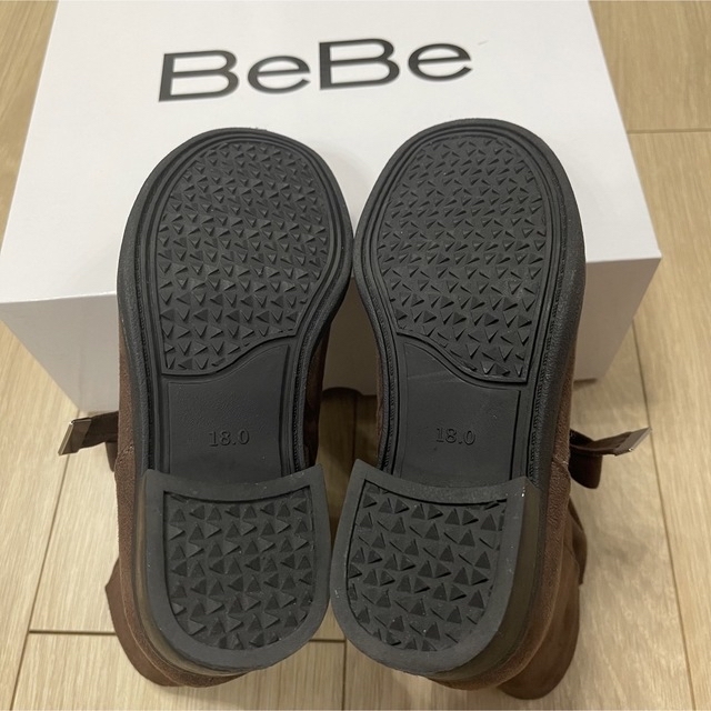 BeBe(ベベ)のべべ　スウェード スカラップ リボン ギャザー ショート ブーツ　18cm キッズ/ベビー/マタニティのキッズ靴/シューズ(15cm~)(ブーツ)の商品写真