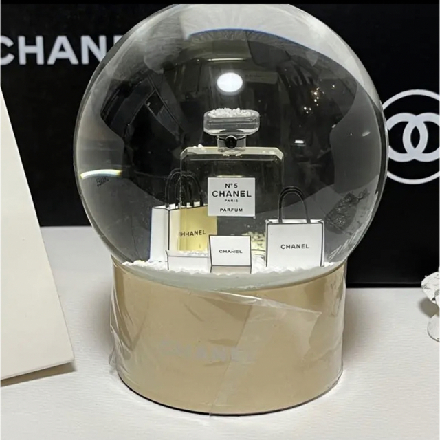 CHANEL(シャネル)の新品未使用　CHANEL 大きめスノードーム レディースのファッション小物(その他)の商品写真