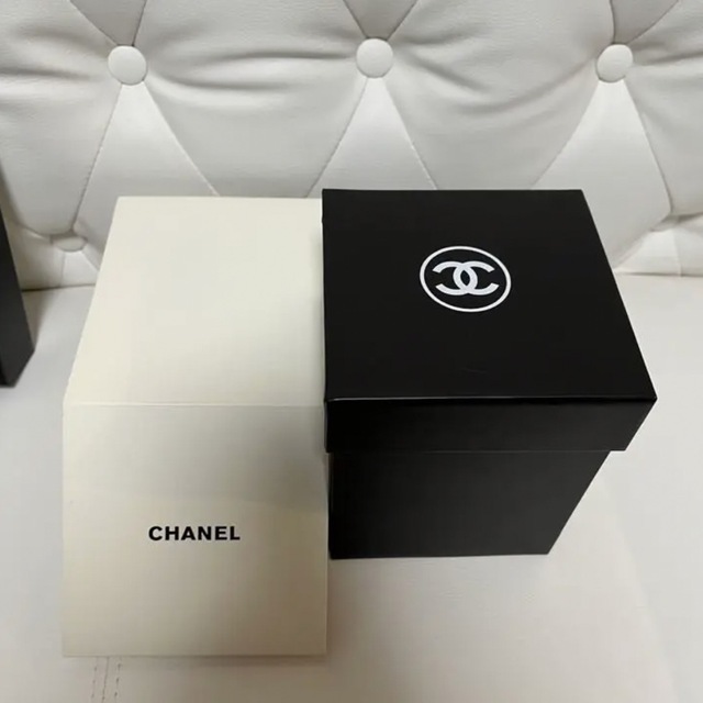 CHANEL(シャネル)の新品未使用　CHANEL 大きめスノードーム レディースのファッション小物(その他)の商品写真