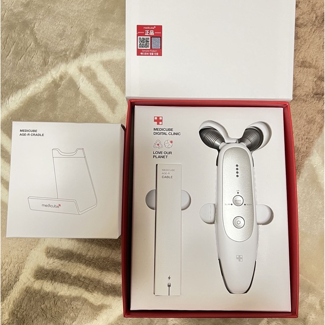 medicube メディキューブ　AGE-R DERMA EMS SHOT スマホ/家電/カメラの美容/健康(フェイスケア/美顔器)の商品写真