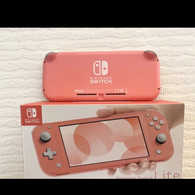 Nintendo Switch(ニンテンドースイッチ)の【美品】任天堂スイッチライト　コーラル エンタメ/ホビーのゲームソフト/ゲーム機本体(家庭用ゲーム機本体)の商品写真