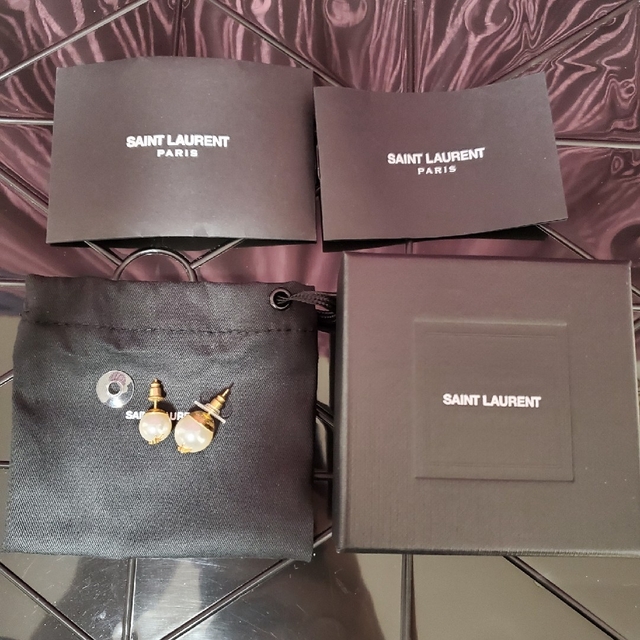 Saint Laurent(サンローラン)のSAINT LAURENT　フェイクパール　ピアス レディースのアクセサリー(ピアス)の商品写真