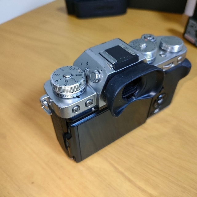 富士フイルム(フジフイルム)のX-T3 FUJIFILM　箱等一式 スマホ/家電/カメラのカメラ(ミラーレス一眼)の商品写真