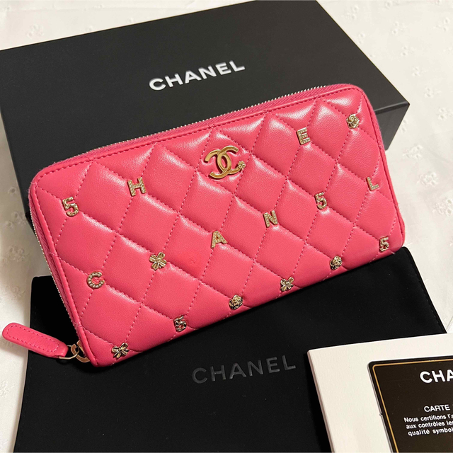 CHANEL(シャネル)の【専用】激レア★可愛い★CHANEL シャネル キラキラ 長財布 マトラッセ レディースのファッション小物(財布)の商品写真