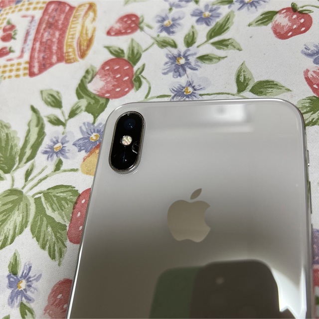 Apple(アップル)のiPhone X silver 64GB simフリー スマホ/家電/カメラのスマートフォン/携帯電話(スマートフォン本体)の商品写真