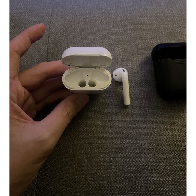 Apple(アップル)のApple AirPods エアーポッズ(第1世代) MMEF2J/A スマホ/家電/カメラのオーディオ機器(ヘッドフォン/イヤフォン)の商品写真