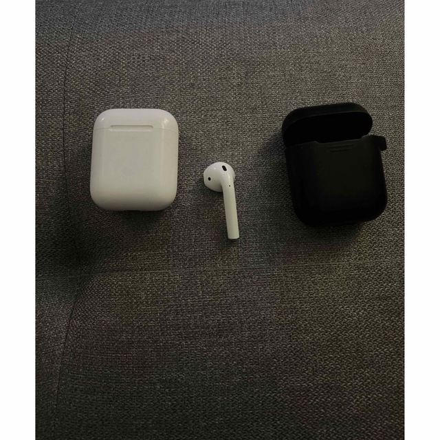 Apple(アップル)のApple AirPods エアーポッズ(第1世代) MMEF2J/A スマホ/家電/カメラのオーディオ機器(ヘッドフォン/イヤフォン)の商品写真