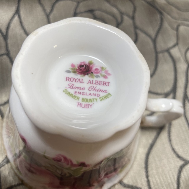 ROYAL ALBERT - サマーバウンティーシリーズ、ルビーのカップ ROYAL ALBERT - サマーバウンティーシリーズ、ルビーのカップ