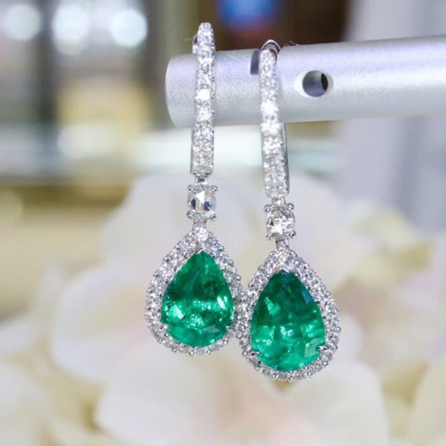 ラウンド ピアス ダイヤ エメラルド 天然 2.19ct f k18 ピアス