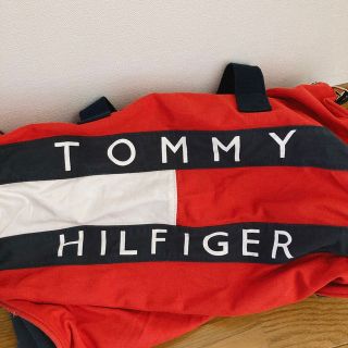 トミーヒルフィガー(TOMMY HILFIGER)のTOMMY HILFIGER  筒型ボストンバック　赤(ボストンバッグ)