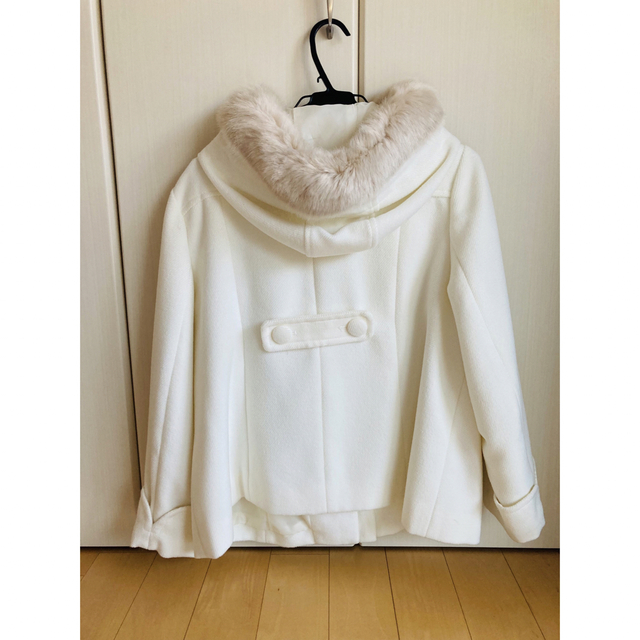 冬物セール！値下げしました！白リボンコート！ レディースのジャケット/アウター(ダッフルコート)の商品写真