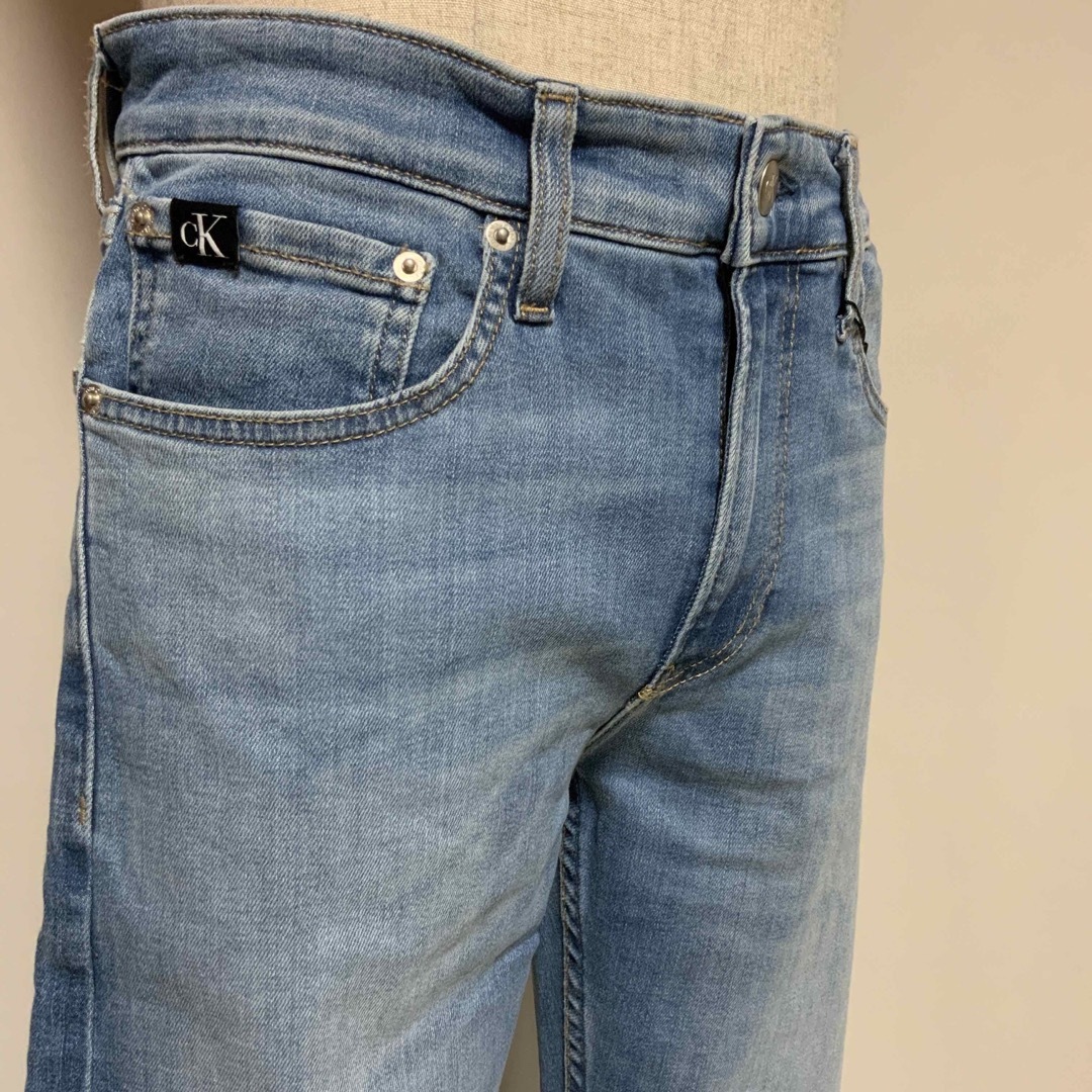 Calvin Klein(カルバンクライン)の洗練されたデザイン　カルバンクラインジーンズ　スリムテーパード　W32L32 メンズのパンツ(デニム/ジーンズ)の商品写真