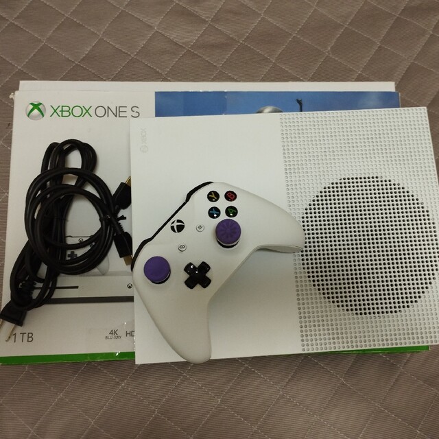 直輸入品激安 美品 箱あり Xbox ONE S 1TB 本体 gokuburger.fr
