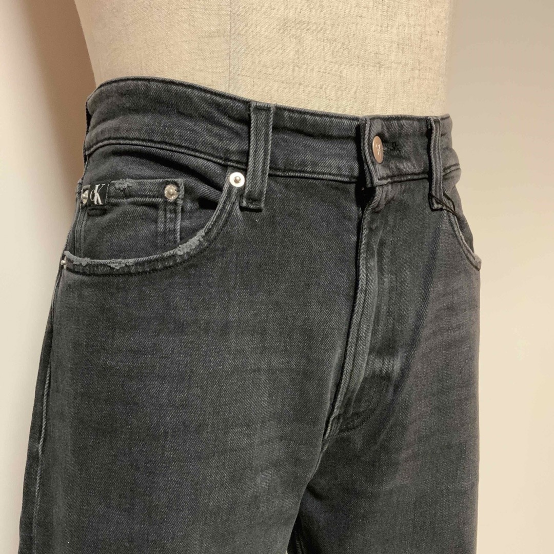Calvin Klein(カルバンクライン)の洗練されたデザイン　カルバンクラインジーンズ　レギュラーテーパード　W31L32 メンズのパンツ(デニム/ジーンズ)の商品写真