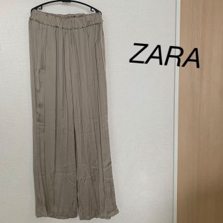 ザラ(ZARA)の【ザラ】ゴールドプリーツパンツ☆Mサイズ(カジュアルパンツ)