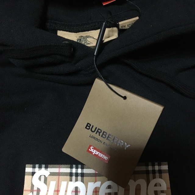 シュプリーム　supreme バーバリー　黒　パーカー　Lサイズ