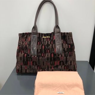 ミュウミュウ(miumiu)の値下げ中！【ミュウミュウ】 ベルベット ロゴデザイン トートバッグ(トートバッグ)