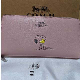 コーチ(COACH)のCOACH  長財布　ラウンドファスナー　スヌーピーピンク(財布)