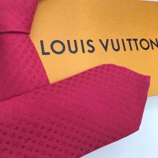 ルイヴィトン(LOUIS VUITTON)の【ルイ・ヴィトン】ＬＶフューシャピンク×ＬＶ全面モノグラム　高級ネクタイ(ネクタイ)