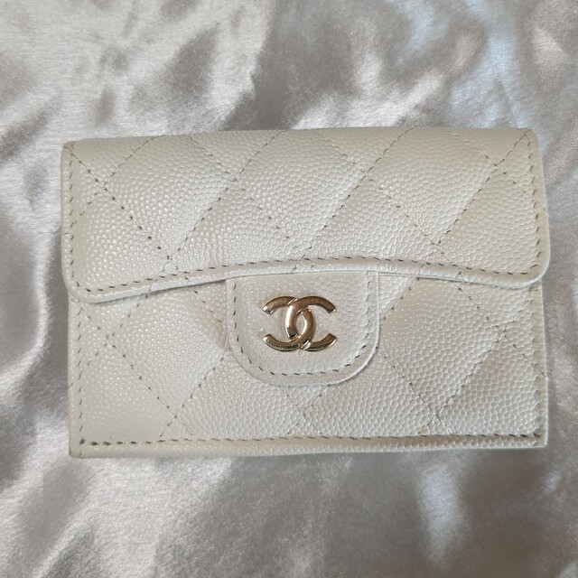 ほぼ新品　CHANEL　三つ折り財布