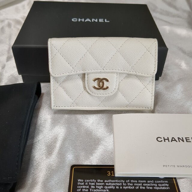 ほぼ新品　CHANEL　三つ折り財布